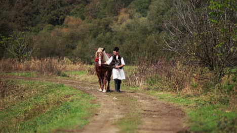 Romanian-in-traditional-costume-walks-next-to-the-horse-5