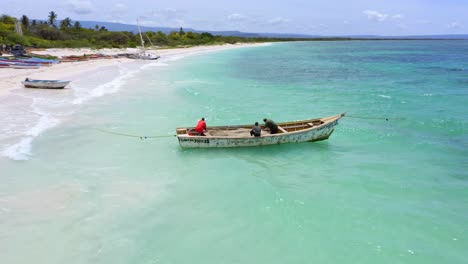 Local-fishermen-in-boat-in-shallows-of-tropical-Caribbean,-Playa-Pedernales