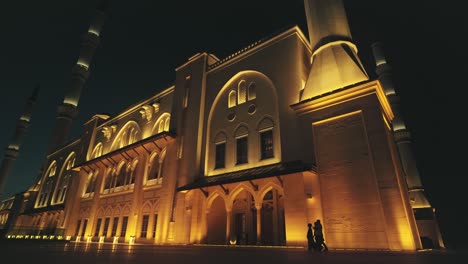 Muslim-Family-Walking-in-the-Courtyard-of-a-Great-Mosque-at-Night