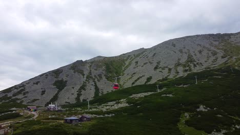 Cable-car-in-High-Tatras-mountains-in-Slovakia