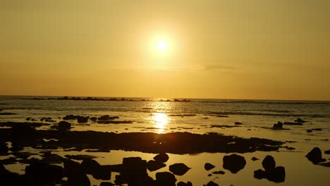 Hawaiianischer-Sonnenuntergang-Vor-Der-Küste-Von-Big-Island