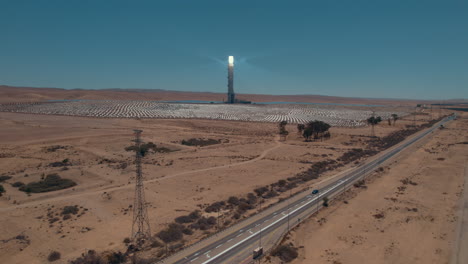 Solarkraftwerk-In-Der-Negev-Wüste-Iarael,-Kraftwerk-Ashalim---Drohnenaufnahme
