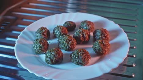 Raw-Meat-High-protein-Meatballs-In-A-Plate-Ready-To-Cook
