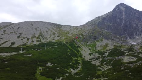 Beautiful-nature-of-High-Tatra-mountains-in-Slovakia-and-cable-car-lift