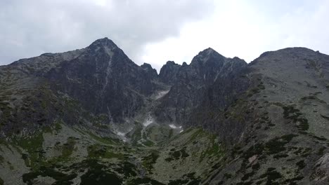 Wide-angle-view-of-mountain-peak-and-Lomnica-summit-in-the-High-Tatras,-Slovakia