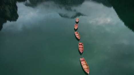 Boats-tied-up-on-emerald-waters-of-stunning-Lake-Prags