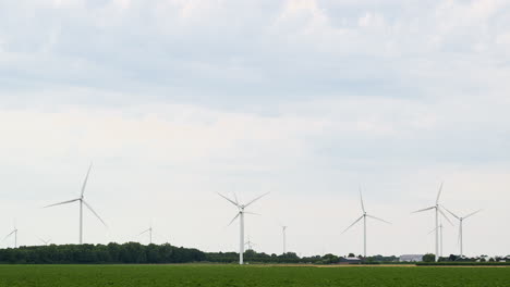 Windkraftanlagen-In-Einem-Landwirtschaftlichen-Bereich-In-Den-Niederlanden,-Europa-4