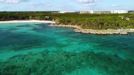 Crystal-Clear-Turquoise-Water-of-Playa-Del-Carmen