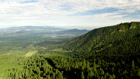 Tiro-De-Drone-Con-Vista-De-Elevación-Del-Valle-De-México-Desde-El-Volcán-Popocatepetl