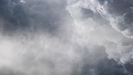 Nubes-Oscuras-Y-Tormentas-Eléctricas-Y-Gruesas-Nubes-Cumulonimbus-En-El-Cielo