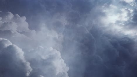 Vista-De-Tormentas-Eléctricas,-Cambios-Climáticos-En-Nubes-Oscuras