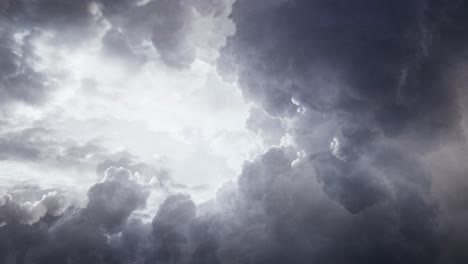Vista-4k-De-Nubes-Cumulonimbus-Oscuras-En-El-Cielo-Oscuro