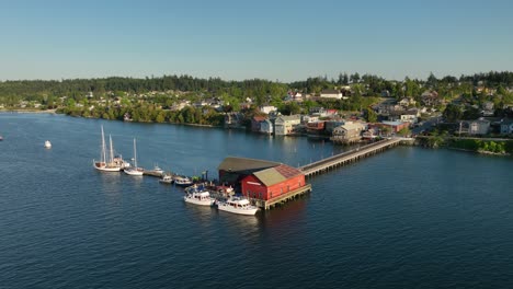 Aerial-shot-orbiting-Coupeville's-historic-wharf,-home-to-the-local-sailors