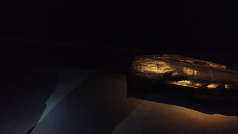 Venedig,-Biennale,-2022,-Skulpturen,-Installation,-Dunkles-Licht,-4-K,-59,94-Bilder-Pro-Sekunde,-5-Sekunden