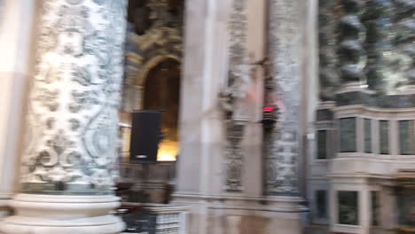 Venedig,-Inneres-Einer-Kirche,-Stühle,-Gemälde,-Marmor,-8-Sekunden,-HD,-Tagsüber,-30-Bilder-Pro-Sekunde