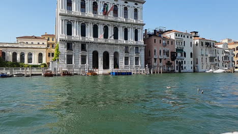 -Venice_Gran_Canal_slomo_building_V2
Frame-rate:-30