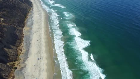 Aerial-top-down-reveal,-Black's-Beach-in-San-Diego,-ocean-coast-of-Southern-California