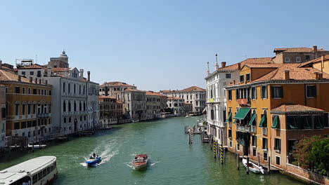 --Venice_Gran_Canal_Traffic_slo_mo_V2
Frame-rate:-30