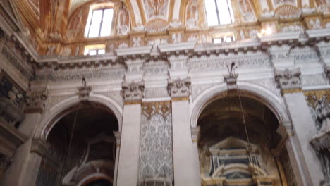 Venedig,-In-Einer-Kirche,-HD,-30-Bilder-Pro-Sekunde,-5-Sekunden,-Schwenk-Nach-Oben,-Decke