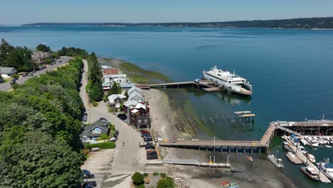 Aerial-shot-of-a-docked-ferry-near-the-modesty-public-marina-in-Langley,-WA