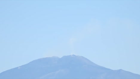 Der-ätna-Ist-Einer-Der-Größten-Und-Aktivsten-Vulkane-Der-Welt-Und-Liegt-Auf-Der-Insel-Sizilien,-Italien