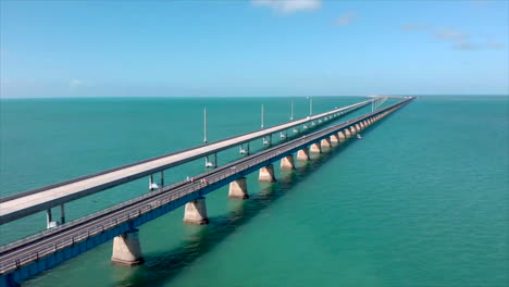 Moving-right-aerial-drone-shot-of-7-Mile-Bridge-in-Florida-Keys