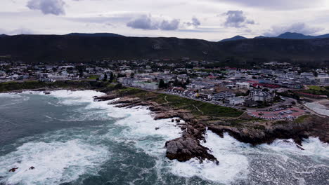 Scenic-Hermanus-nestled-between-mountain-and-ocean,-South-Africa