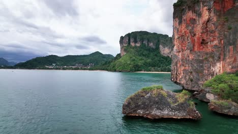 Towering-Limestone-Cliffs-On-Paradise-Beach-Of-Tonsai-In-Krabi-Province,-Thailand,-Southeast-Asia