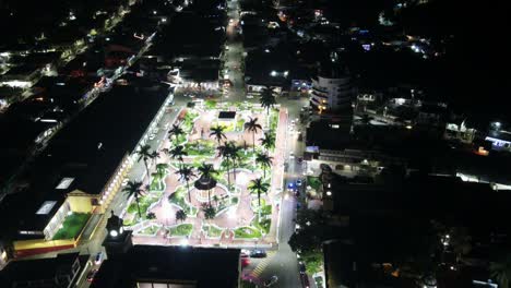 Imágenes-De-Hiperlapso-Nocturno-De-La-Plaza-Principal-En-Un-Pequeño-Pueblo-En-Veracruz,-México