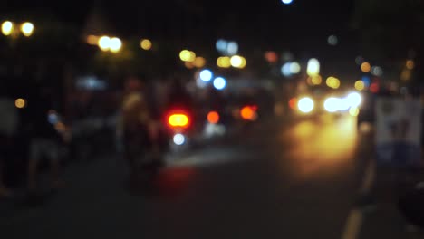 Defocused-footage-of-traffic-on-the-street-in-the-night