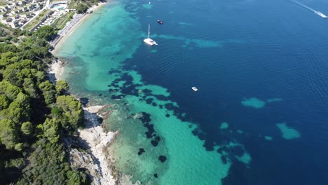 Die-Schöne-Küste-Griechenlands,-Skiathos