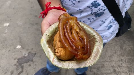Jalebi-and-samosa,-Indian-vegetarian-food-with-their-origins-in-north-India