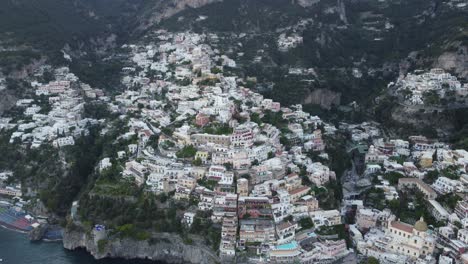 Hervorragende-Aussicht-Auf-Positano,-Aufgenommen-Von-Drohne-4k
