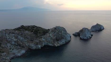 Kastro-beach-from-above,-rocks-in-the-middle-of-the-sea