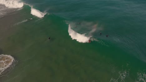 Bodyboarder-Surf-Ola-Oceánica-En-Un-Soleado-Día-De-Invierno