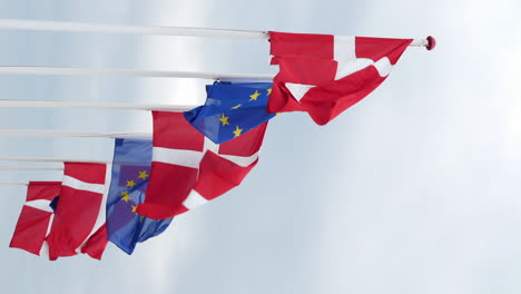Banderas-De-Dinamarca-Y-La-Unión-Europea-Izadas-En-Un-Día-Ventoso-Y-Nublado