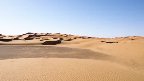 Die-Hohen-Sanddünen-Der-Sahara-In-Merzouga,-Erg-Chebbi,-Marokko-2