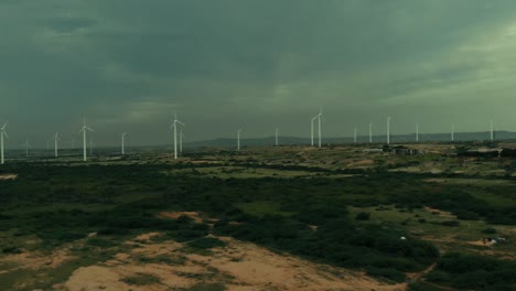 Nordöstlich-Von-Karachi,-In-Der-Pakistanischen-Provinz-Sindh,-Befindet-Sich-Der-Windpark-Zorlu-Energy-Power-Project-In-Jhimpir