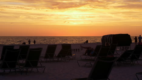 Resort-Sonnenuntergang-Skyline-An-Einem-Strand-In-Florida