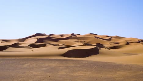 Die-Hohen-Sanddünen-Der-Sahara-In-Merzouga,-Erg-Chebbi,-Marokko