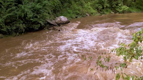 Aguas-De-Inundación-A-Lo-Largo-Del-Río-Cerca-De-Galax-Virginia