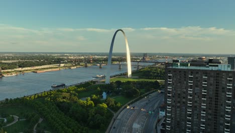 The-arch-in-St.-Louis-Missouri