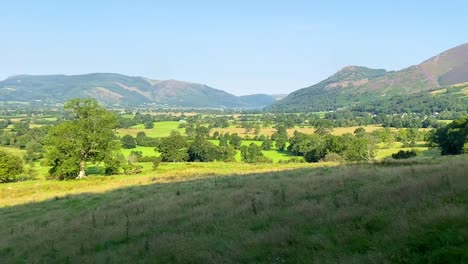 Landschaftsaufnahme-Schwenken-über-Die-Wunderschöne-Landschaft-In-Cumbria,-England