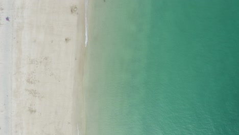 Vertical-Shot-Of-Turquoise-Ocean-With-Sandy-Seacoast-At-St-Ives-Bay-In-Cornwall,-United-Kingdom