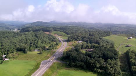 Highway-221-In-Ashe-County-NC,-North-Carolina,-Antenne