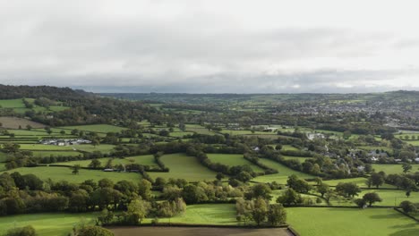 Panoramablick-Auf-Wiesenhügel-Mit-Hecken-In-Der-Nähe-Von-Honiton-In-Exeter,-East-Devon,-England