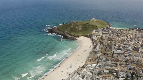 Aerial-Panorama-Of-St-Ives-Travel-Destination-Beach-And-Town-In-Cornwall-Coast,-England,-UK