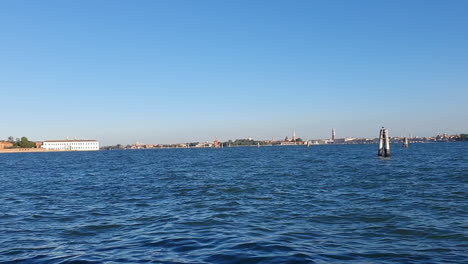 Venedig-Von-Einem-Segelnden-Boot-Aus-30-Bilder-Pro-Sek