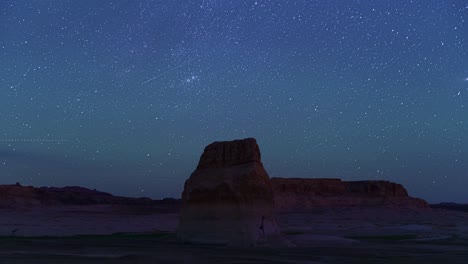 Timelapse-of-stars,-Lone-Rock-at-Lake-Powell,-Utah-in-foreground