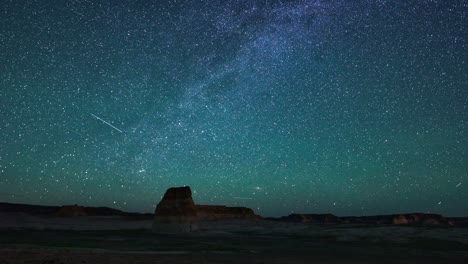 Timelapse-of-Milky-Way-stars-timelapse-at-Lone-rock-on-Lake-Powell,-Utah